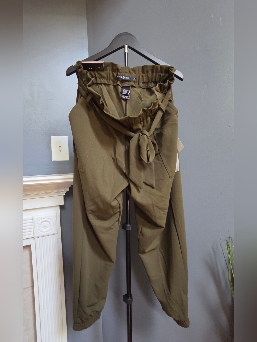 NWT-  Olive Paperbag/high Waist Tie Ankle Joggers Size- 1x